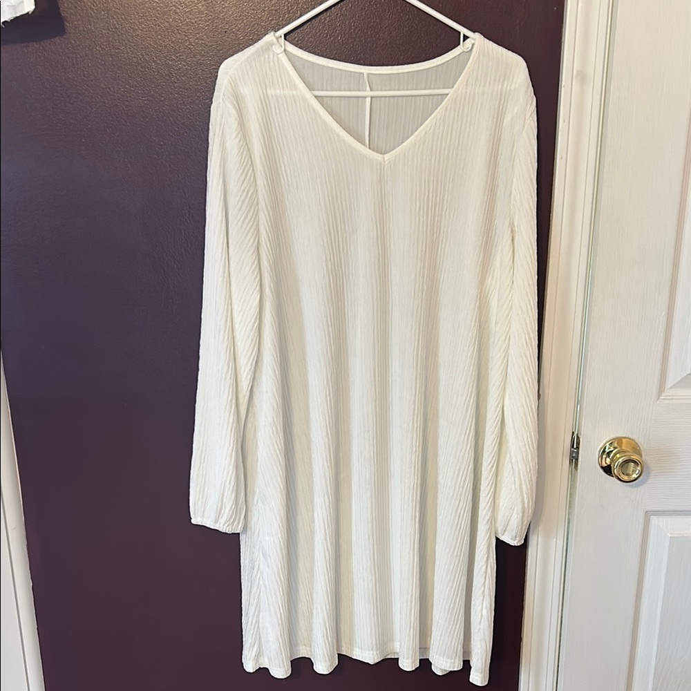 Elegant White V-Neck Dress